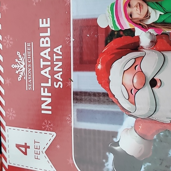 4 ft INFLATABLE SANTA - Picture 3 of 3